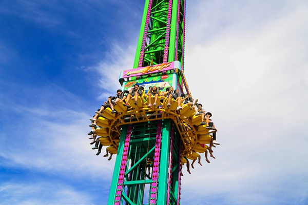 What are the brake setting requirements of outdoor amusement equipment？