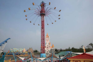 Swing fly tower ride