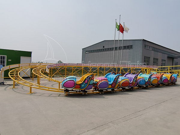 How to match amusement equipment when designing a playground?